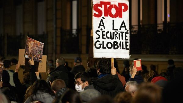 Loi sur la "sécurité globale" : "La preuve est faîte que cet article 24 n'arrive pas au bon moment", juge un député MoDem