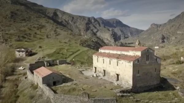 Haut-Karabakh : la population arménienne forcée de s'exiler