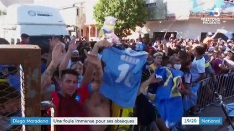 Mort de Diego Maradona : une foule immense pour les obsèques