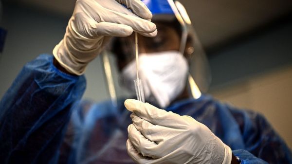 EN DIRECT - Covid-19 : l'Ordre des médecins pour un "accompagnement" plutôt qu'un isolement des malades