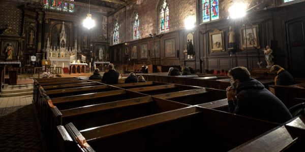 Limitation des cérémonies religieuses : les évêques suspendus à une décision du Conseil d'Etat
