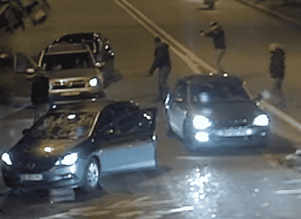 Mediapart publie les images de l'arrestation violente à Paris de 6 jeunes n'ayant commis aucun délit. Un policier a tiré 2 fois sans sommation