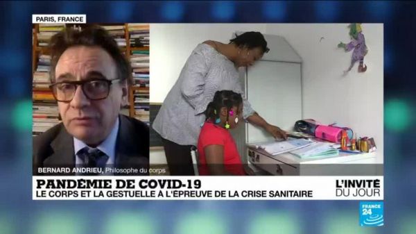 Covid-19 : "Être privé de contact tactile remet en cause notre identité"