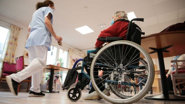 Vaccin contre le Covid-19 : "Ça nous inspire une certaine satisfaction, peut-être l'annonce de jours meilleurs", réagit un syndicat représentant des Ehpad