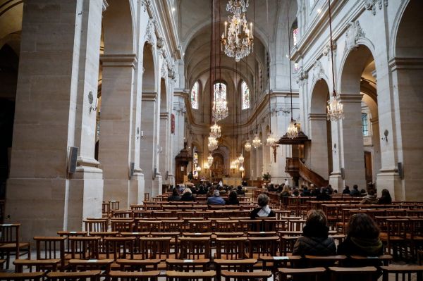 Covid-19 : le Vatican invite à concilier protection de la vie et liberté de culte