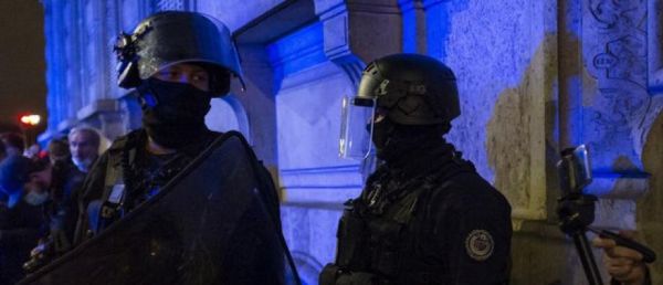 "Sécurité globale": La présidence de la République a appelé une commissaire de police qui a été blessée samedi à Paris lors de la manifestation