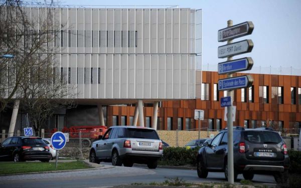 La Rochelle : une femme de 22 ans frappée et traînée au sol par son compagnon