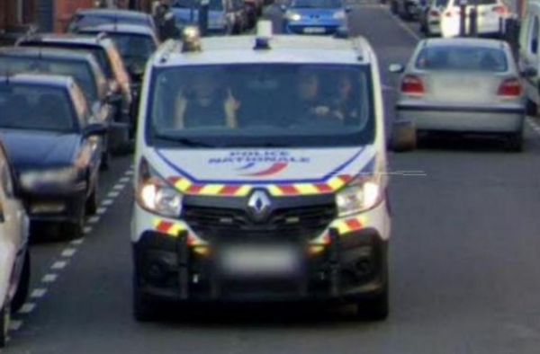 Un policier fait deux doigts d'honneur sur Google maps, une enquête interne ouverte