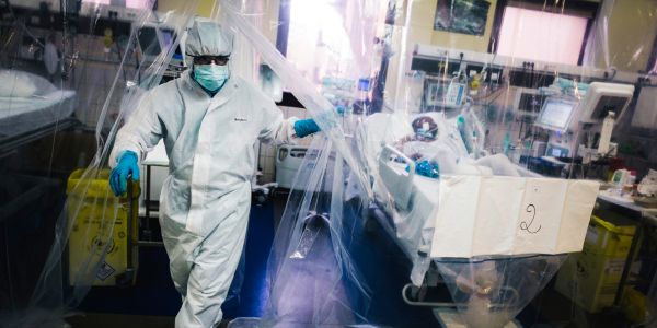 Covid-19 : les soignants, peu enclins à se faire vacciner ?