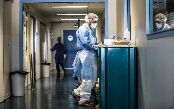 Coronavirus en France : plus de 300 morts et 14 000 nouveaux cas en 24 heures