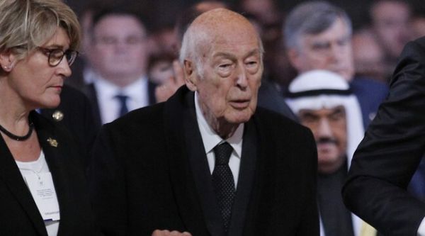 Mort de Valéry Giscard d'Estaing EN DIRECT : L'ancien président est mort des « suites du Covid » selon sa famille