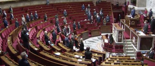 Décès de Valéry Giscard d'Estaing : L'Assemblée nationale a observé ce mercredi soir une minute de silence en hommage à l'ancien président de la République de 1974 à 1981 - VIDEO