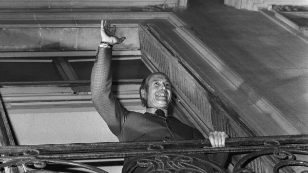 Valéry Giscard d'Estaing est décédé "des suites du Covid-19"