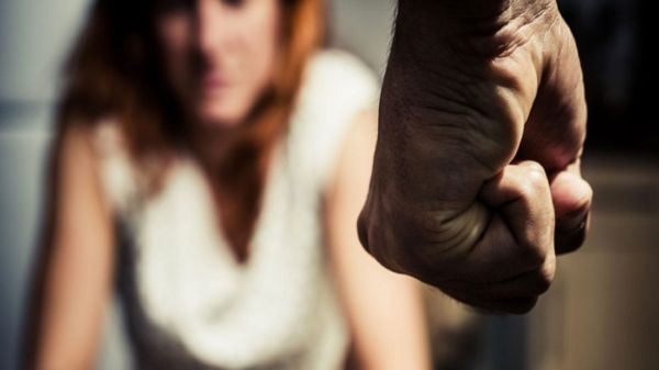 France : Une femme Algérienne se fait torturer et filmer par son mari 