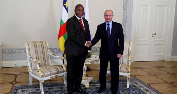« Timidement », la guerre de communication entre la France et la Russie est lancée en Afrique selon Facebook (rapport)