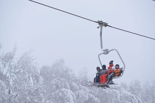 Vacances de février 2021 : départs au ski, quelles sont les dates pour la zone A, B, C ?