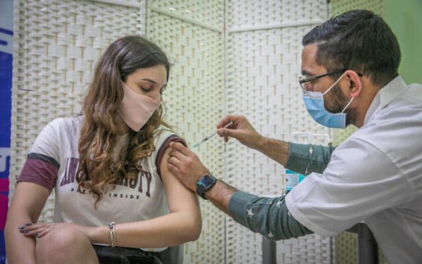 Quand Israël laisse – enfin – les caisses de santé l’aider contre la Covid