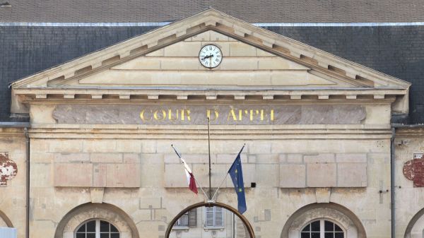 Versailles : un ex-entraîneur de tennis condamné en appel à 18 ans de prison pour des viols sur mineures