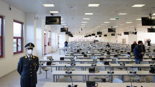 Procès de la 'Ndrangheta en Italie : la mafia que "l'on connaît le moins bien, la plus dangereuse et la plus riche", affirme une spécialiste