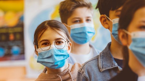 Taux de positivité en hausse chez les enfants : les questions qui se posent