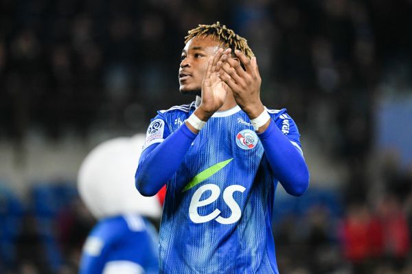 RC Strasbourg : Simakan, toujours plus proche d’un départ