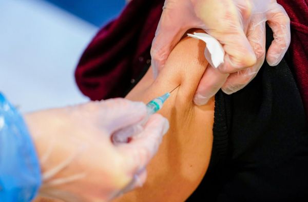 Espagne : un juge ordonne de vacciner une personne âgée malgré le refus de sa fille