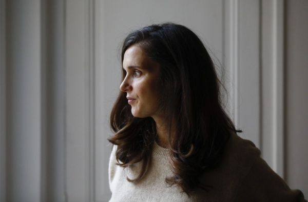 «L'alcool était devenu un médicament, mais il me détruisait» : Claire Touzard raconte son sevrage