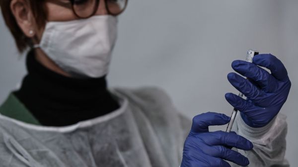 Covid-19 : la vaccination des enfants "n'est pas d'actualité", selon l'infectiologue Benjamin Davido