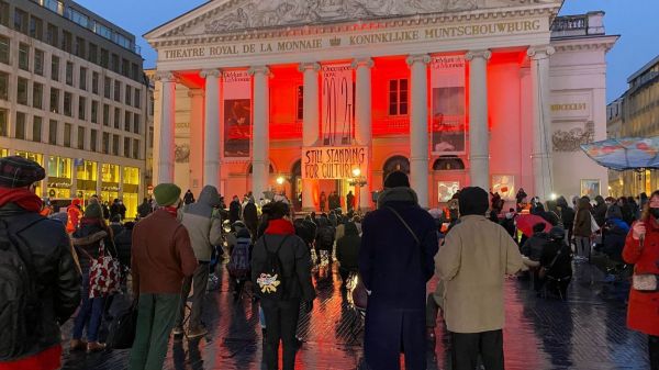 Coronavirus en Belgique : des manifestants appellent à l'aide de la culture devant la Monnaie à Bruxelles