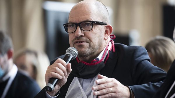 Le maire de Saint-Brieuc refuse de mettre en place le couvre-feu à 18 heures : "On ne va rien changer"