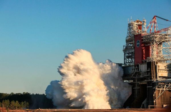 Retour sur la Lune  : échec d'un test crucial pour la fusée géante SLS de la Nasa