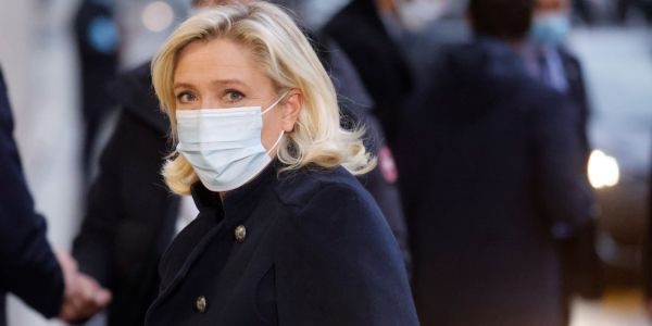 "Passeport vaccinal" : Marine Le Pen "extrêmement contre"