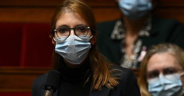 Loi contre le séparatisme : les amendements contre le voile pour les fillettes jugés irrecevables