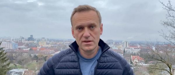 L'opposant russe Alexeï Navalny arrêté dès son atterrissage à l'aéroport de Moscou en provenance d'Allemagne où il a été soigné après avoir été empoisonné au Novitchok
