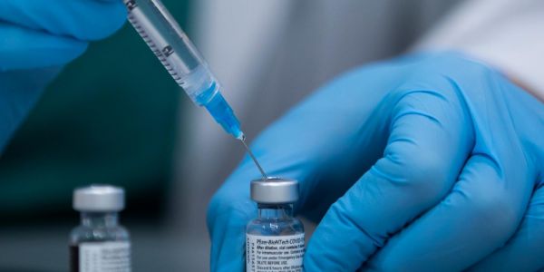 Covid-19 : la vaccination élargie aux plus de 75 ans débute ce lundi