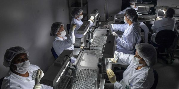 Covid-19 dans le monde : des experts estiment que la Chine et l'OMS auraient pu agir plus vite contre la pandémie