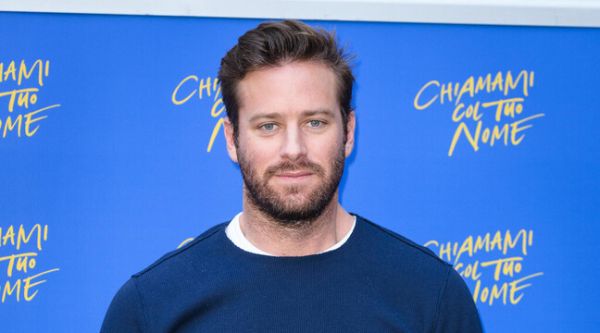 Armie Hammer s'excuse à nouveau après la publication de photos volées sur son compte Instagram privé
