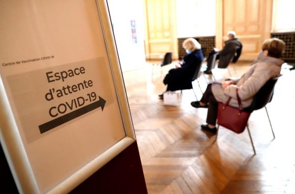 Covid-19 : les centres de vaccination font-ils du surbooking ?