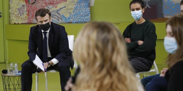 Universités : Macron souhaite le retour des étudiants un jour par semaine et deux repas par jour à un euro