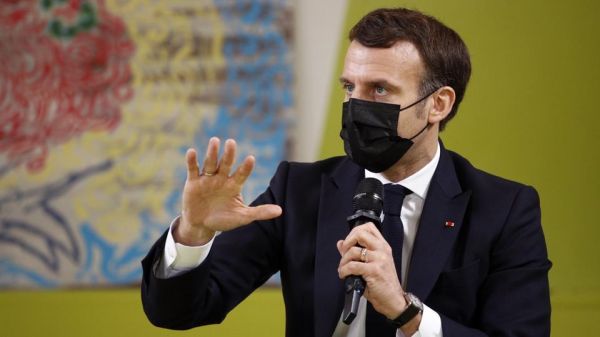 Repas à un euro, cours en présentiel, «chèque psy»… Emmanuel Macron au chevet des étudiants