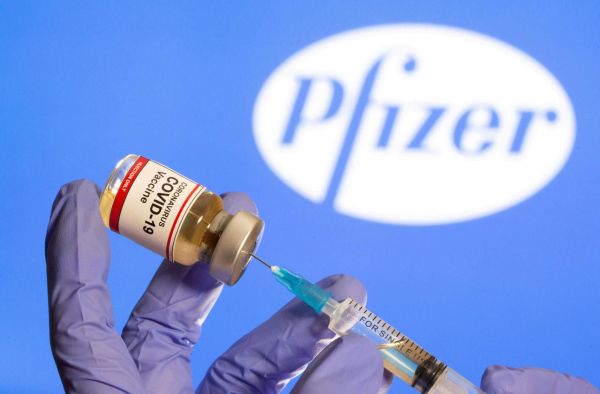 Vaccin contre le Covid-19 : Pfizer change le calibrage, la France recevra moins de flacons