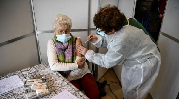 Coronavirus en Ile-de-France : « Dans certains Ehpad, seuls 20 % des pensionnaires souhaitent se faire vacciner »