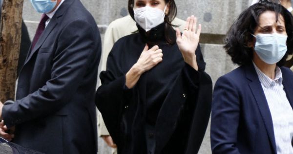 Letizia d'Espagne en cape et cuissardes : la reine s'illustre après la tempête