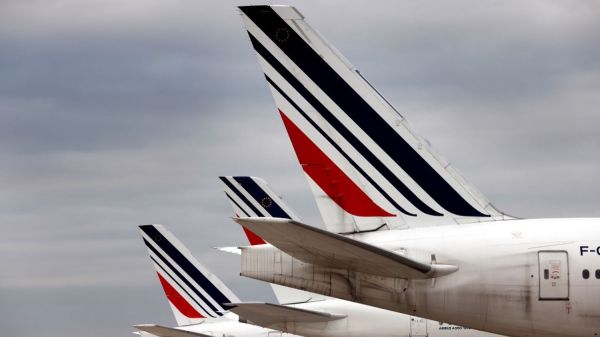 Covid-19 : un test PCR sera obligatoire pour tout voyageur européen arrivant en France à compter de dimanche minuit