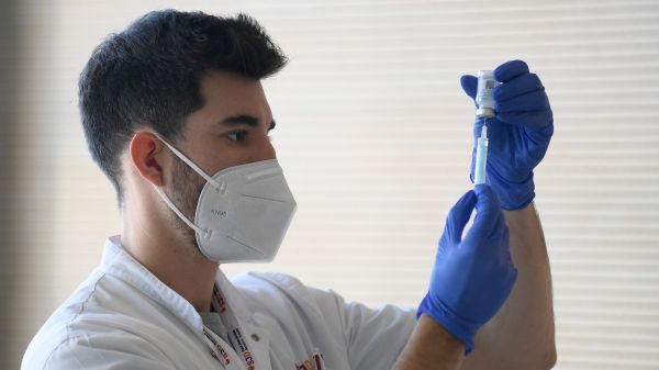 Vaccin contre le Covid-19 : combien de doses possède la France ?