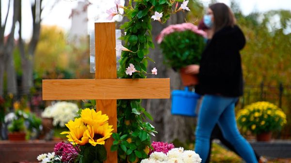 Covid-19 : les soins de thanatopraxie, jusque-là interdits, peuvent désormais être réalisés sur certains défunts