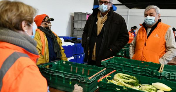 Dijon : François Sauvadet en visite à la Banque alimentaire