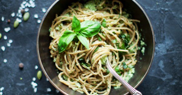 Spaghettis à l'ail et au basilic