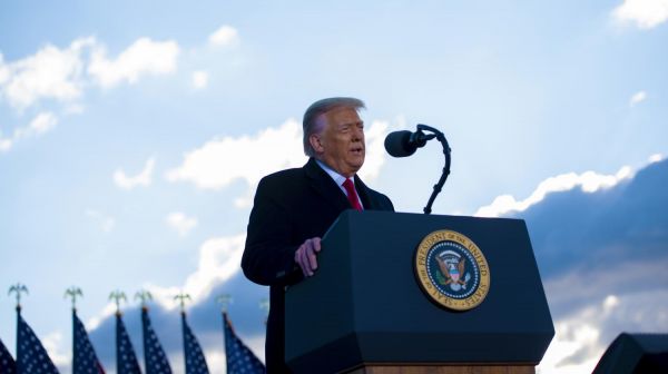 États-Unis : les complotistes et l'après Donald Trump