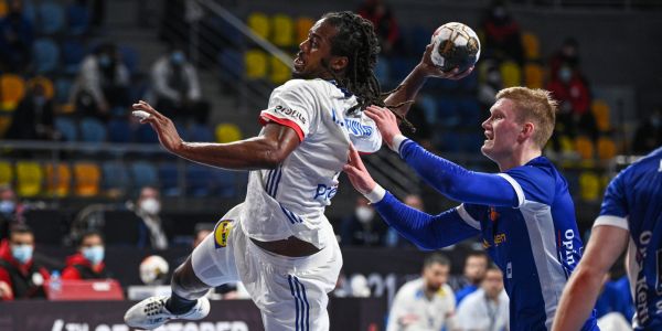 Mondial de hand : la France proche des quarts après son succès sur l'Islande (28-26)